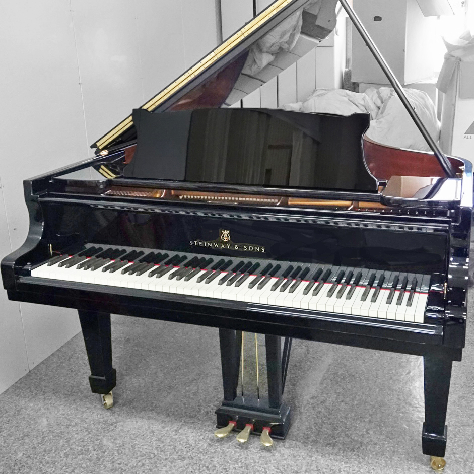 中古 スタインウェイB211 ハンブルク製 象牙鍵盤 1987年製 B型 大阪 オーバーホール済み 展示中