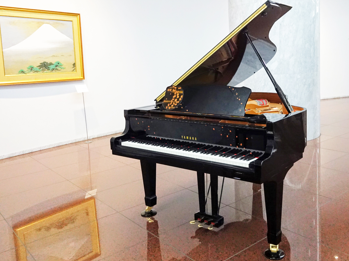 kyoto,makie,piano,yamaha,grandpiano,c3,lacquerware,japan,urushi,opal,temple,cherry