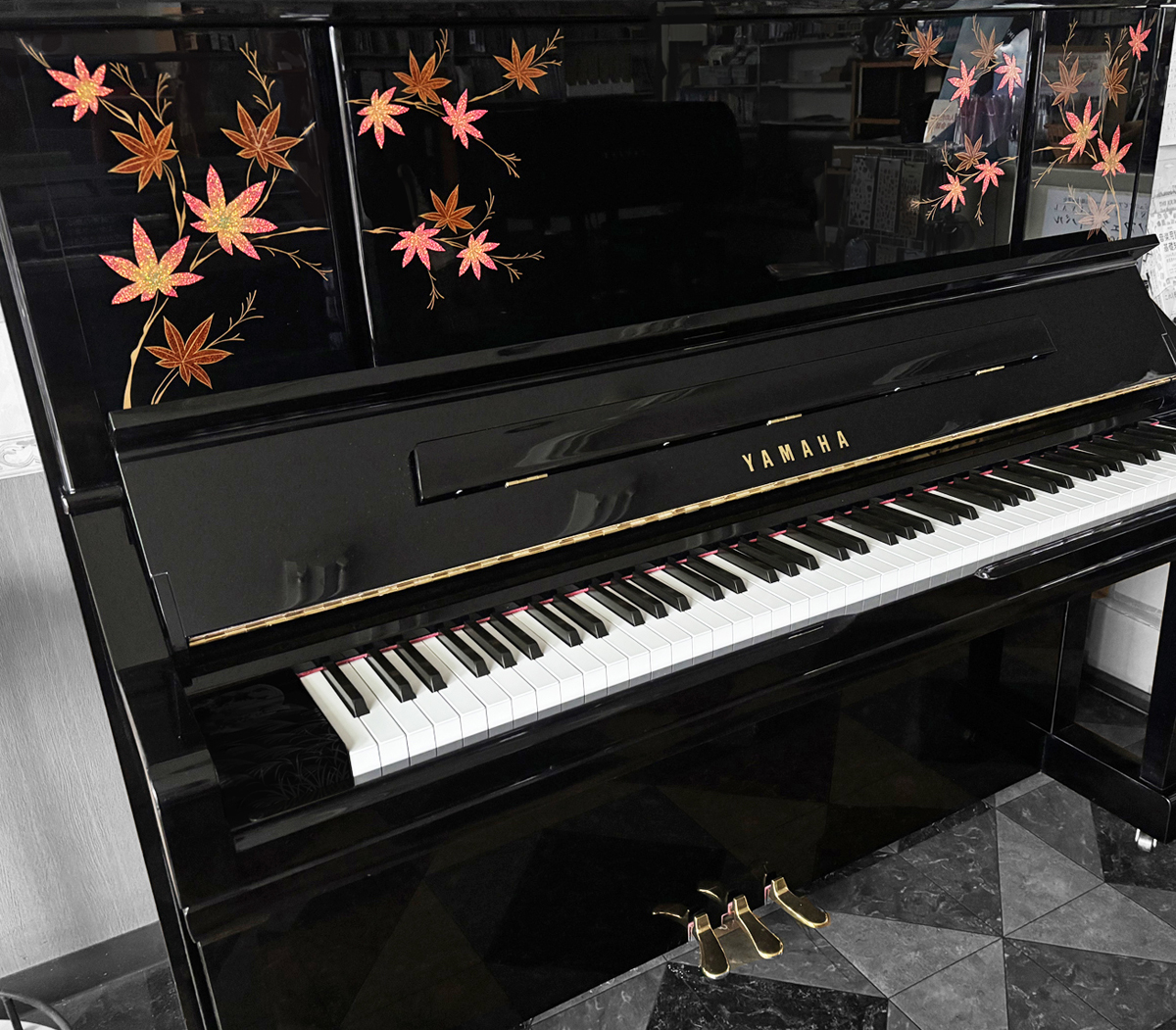 京都伝統工芸の京蒔絵を施した彩輝光蒔絵ヤマハアップライトピアノ秋モデルYU30音紅葉おともみじ（京都オパール）,愛知県犬山市のヤマハ真和楽器