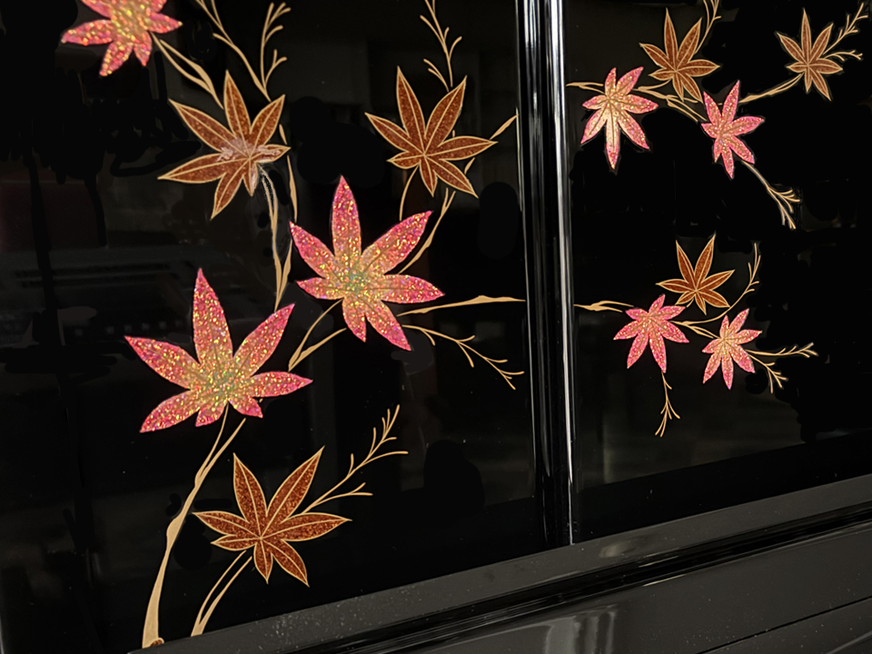 京都伝統工芸の京蒔絵を施した彩輝光蒔絵ヤマハアップライトピアノ秋モデルYU30音紅葉おともみじ（京都オパール）,愛知県犬山市のヤマハ真和楽器
