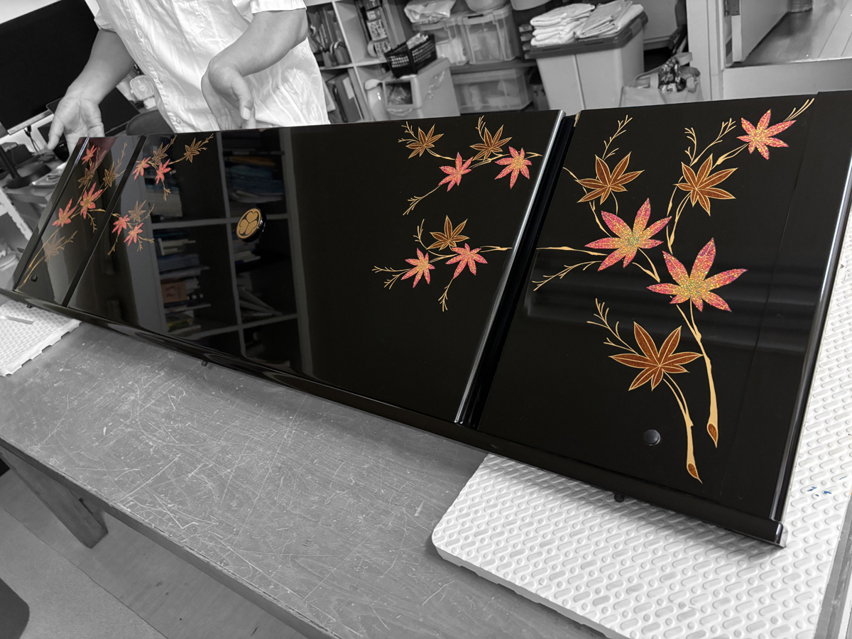 京都伝統工芸の京蒔絵を施した彩輝光蒔絵ヤマハアップライトピアノ秋モデルYU30音紅葉おともみじ（京都オパール）,紅葉ピアノ,愛知県犬山市のヤマハ真和楽器