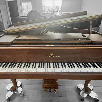 中古スタインウェイS-155木目ウォルナット・チッペンデール,猫脚,ハンブルク,再生作業済み,在庫価格,