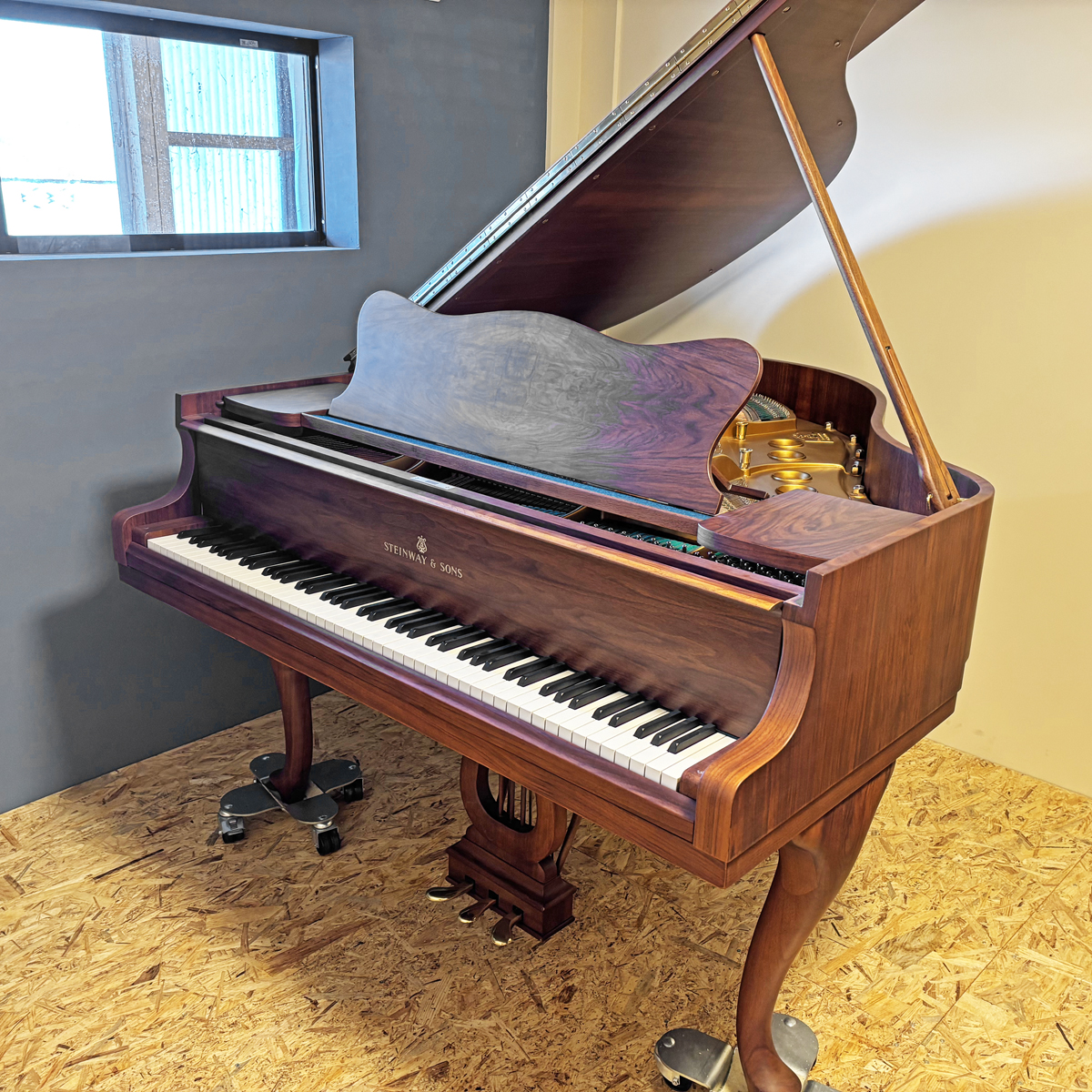 中古スタインウェイS-155,木目ウォルナット,チッペンデール,猫脚,価格