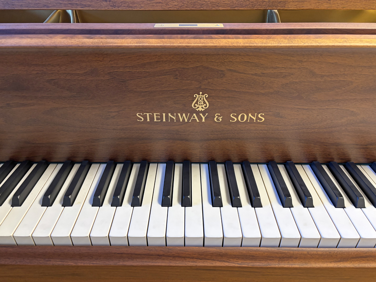 スタインウェイS-155,中古,木目ウォルナット,チッペンデール,猫脚,価格