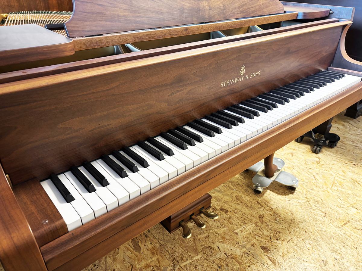 中古スタインウェイS-155,木目ウォルナット,チッペンデール,猫脚,価格