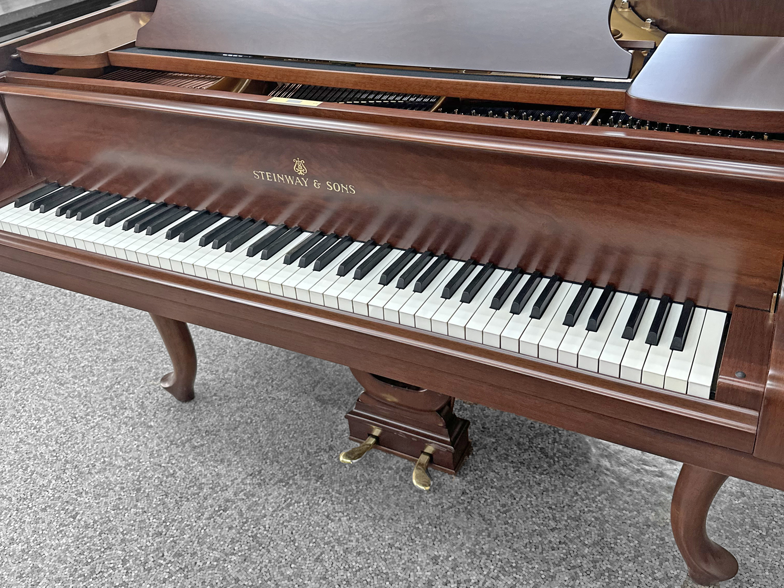 中古スタインウェイS-155 ハンブルク製 価格 象牙鍵盤 再生作業済み 展示 在庫 価格 真和楽器新大阪ピアノ工房 試弾可
