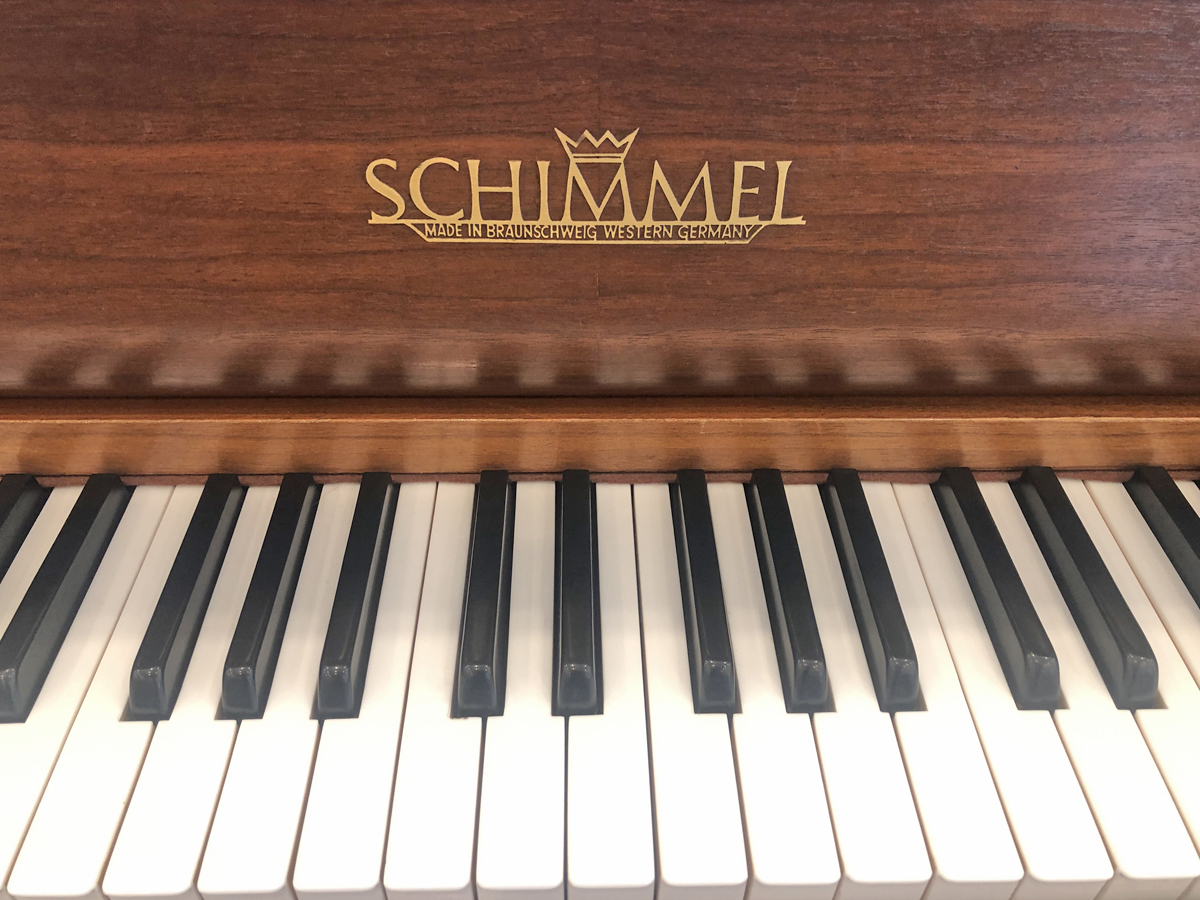 シンメル,schimmel,シンメルグランドピアノ,中古グランドピアノ,木目,販売,展示,価格,小型,試弾,小型グランドピアノ,木目グランドピアノ