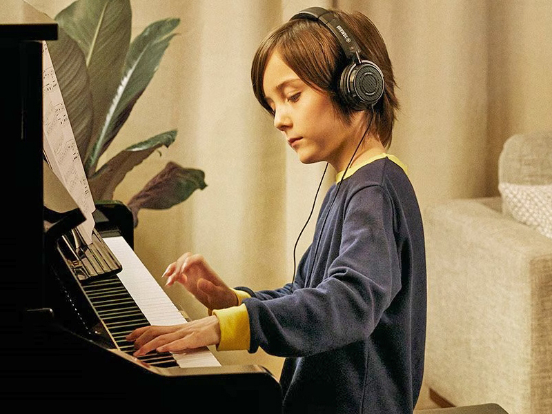 中古再生済みヤマハアップライトピアノYU33木目ウォルナット半艶仕上げサイレントモデル（2009年製）ヤマハリニューアルピアノ,愛知県犬山市