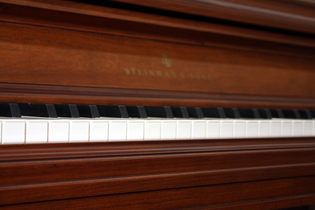 スタインウェイ,木目,アップライト,中古,価格,展示,試弾,販売,steinway