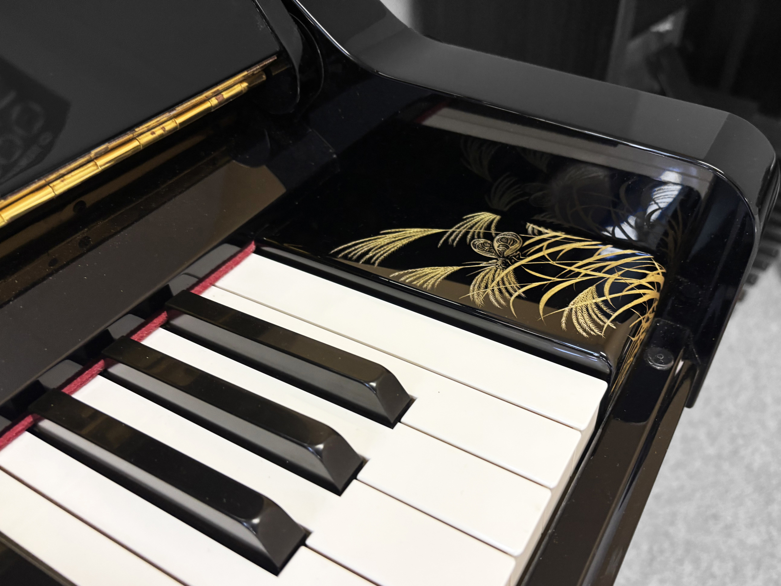 YAMAHA Piano Chinkin model(gold-inlay carving)