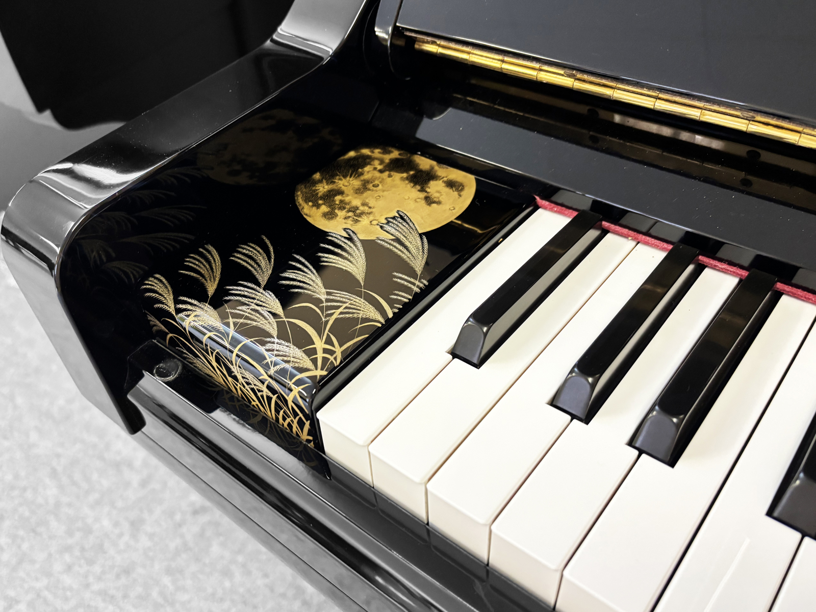 YAMAHA Piano Chinkin model(gold-inlay carving)