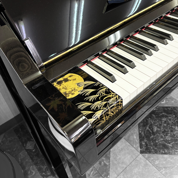 日本伝統工芸の沈金ピアノ・ヤマハアップライトピアノYU30沈金モデル,ヤマハ真和楽器,愛知県犬山市