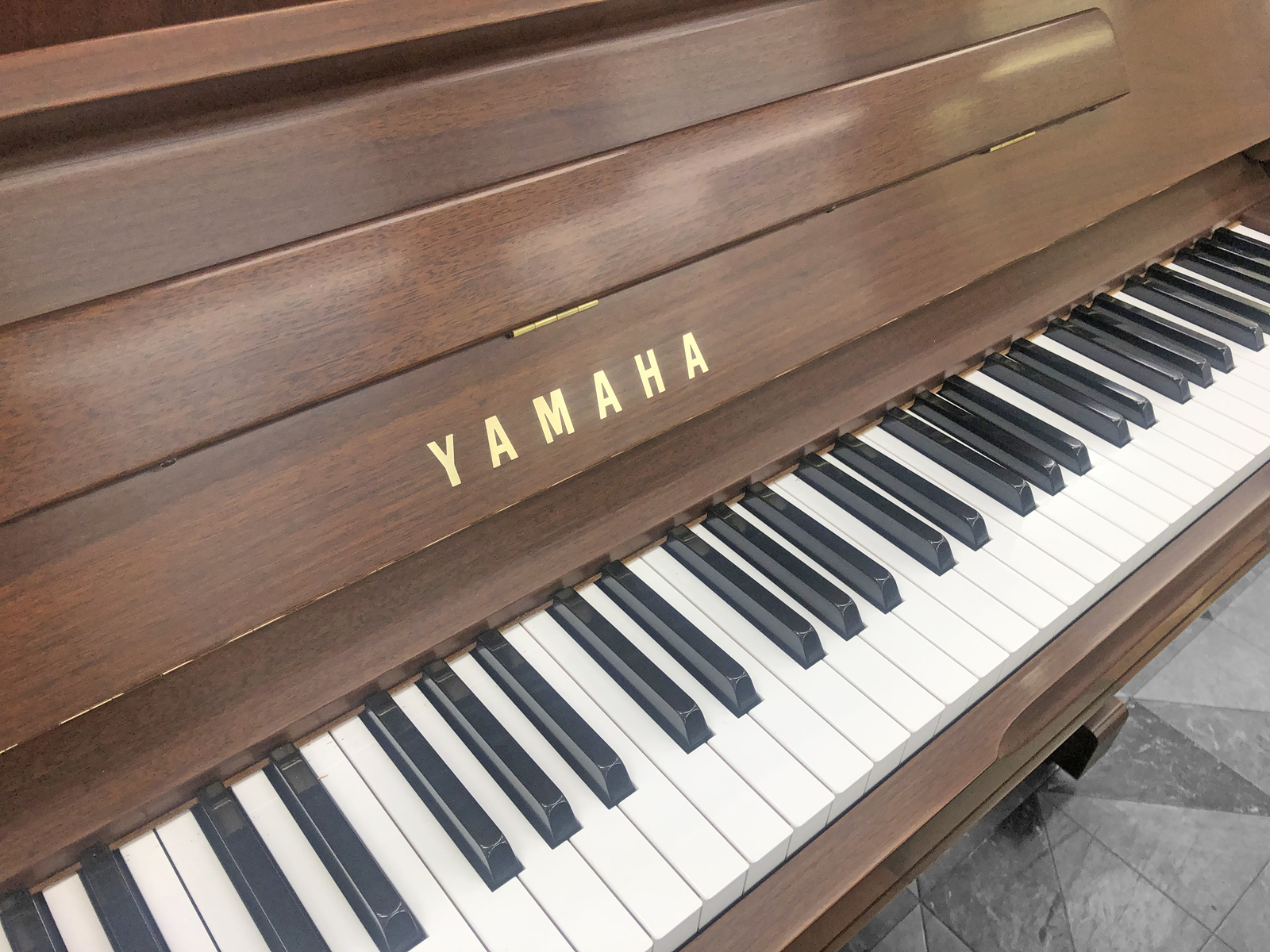 中古ヤマハピアノYU30Wn木目ウォルナット半艶ヤマハリニューアルピアノショップ