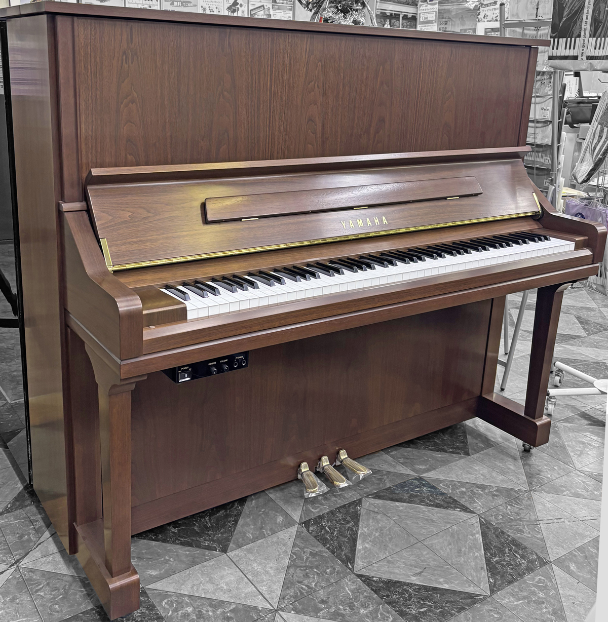 中古再生済みヤマハアップライトピアノYU33木目ウォルナット半艶仕上げサイレントモデル（2009年製）ヤマハリニューアルピアノ,愛知県犬山市