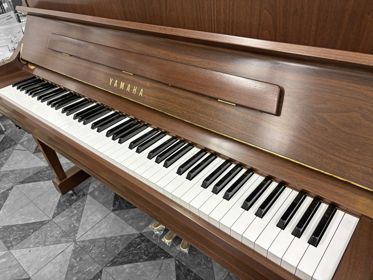 中古再生済みヤマハアップライトピアノYU33木目ウォルナット半艶仕上げサイレントモデル（2009年製）ヤマハリニューアルピアノ,愛知県犬山市