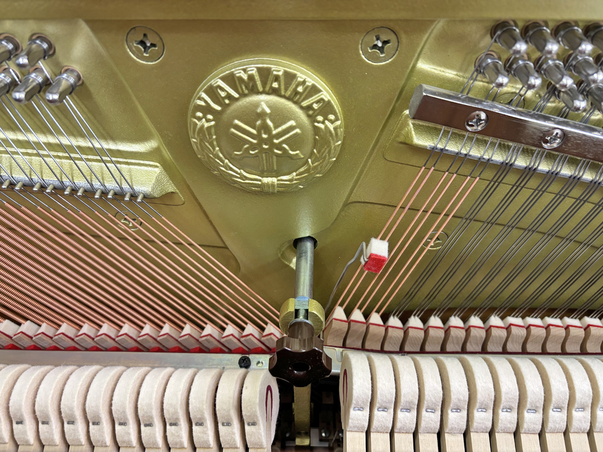 中古再生済みヤマハアップライトピアノYU33木目ウォルナット半艶仕上げサイレントモデル（2009年製）ヤマハリニューアルピアノ,愛知県犬山市