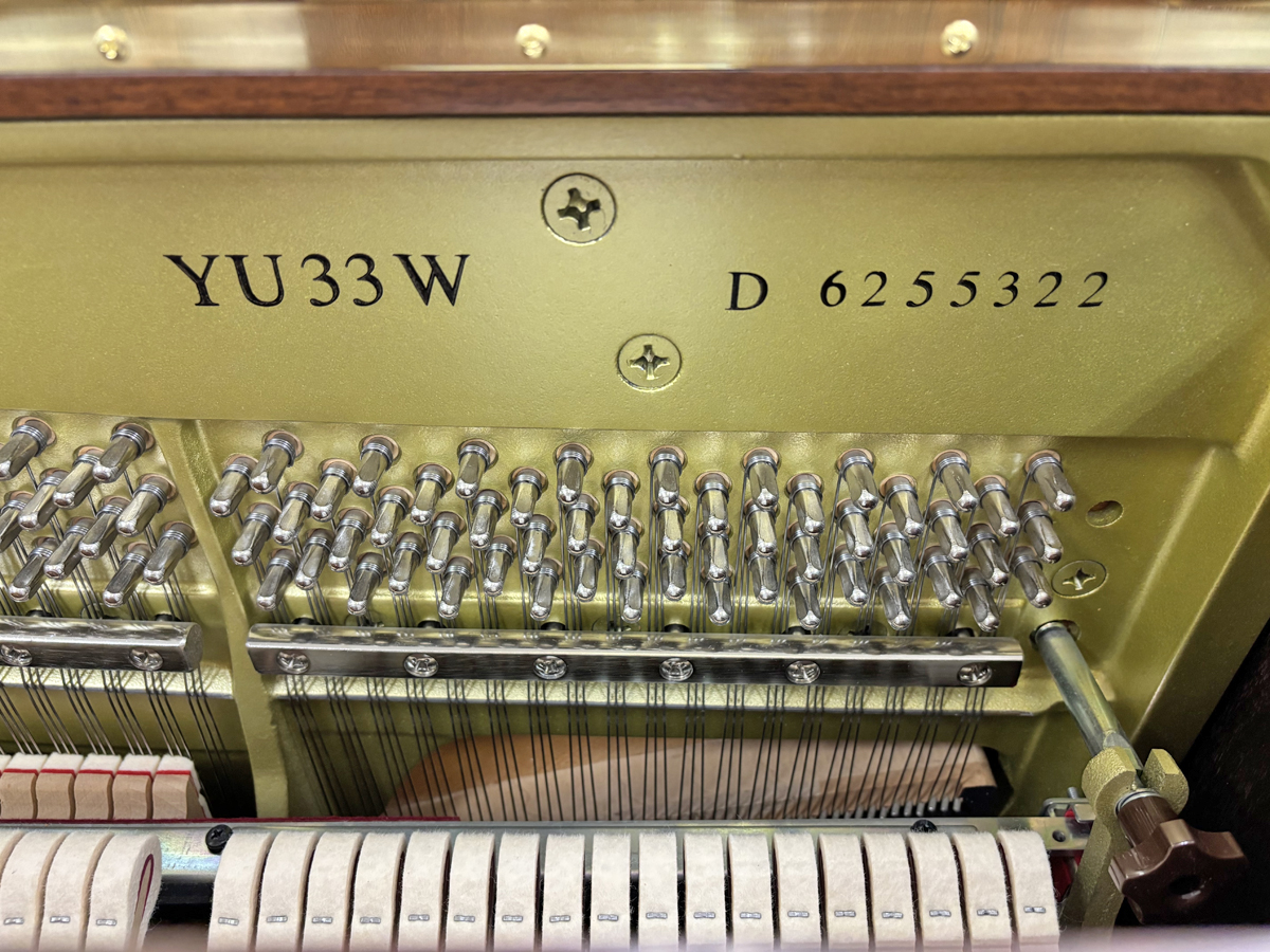 中古再生済みヤマハアップライトピアノYU33木目ウォルナット半艶仕上げサイレントモデル（2009年製）ヤマハリニューアルピアノ,愛知県犬山市