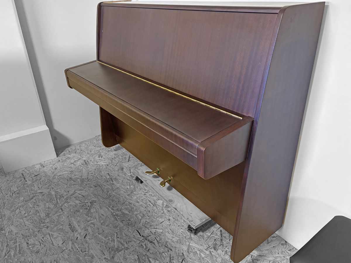 中古スタインウェイZ114,木目ウォルナット,アップライト,展示,在庫,価格