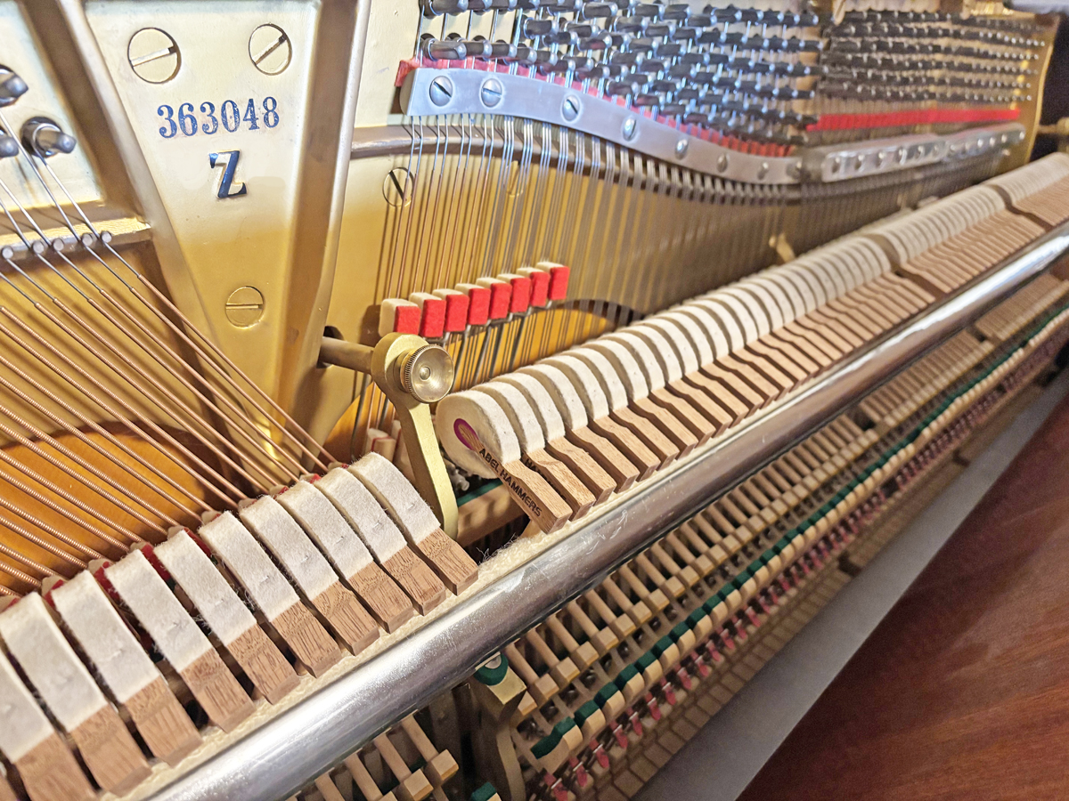 中古スタインウェイZ114,木目ウォルナット,アップライト,展示,在庫,価格